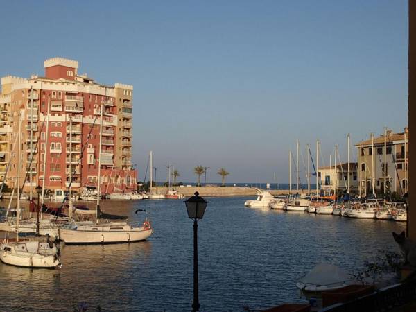 Valencia ideally located 3bed-2bath apart.Few mints walk from beachpoolshop.