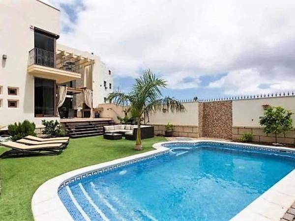 Premium villa in Adeje with private pool