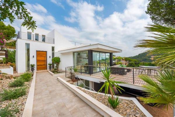 Villa recién modernizada con piscina privata