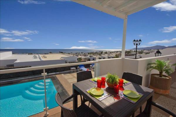 Villa Okie - Lovely 3 bedroom villa - Perfect for families - Great pool area and sea views