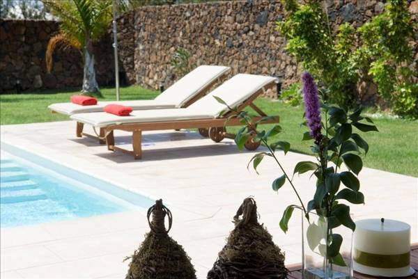 Villa Janubio - A beautiful 4 bedroom Villa - A Short Walk To Puerto Del Carmen