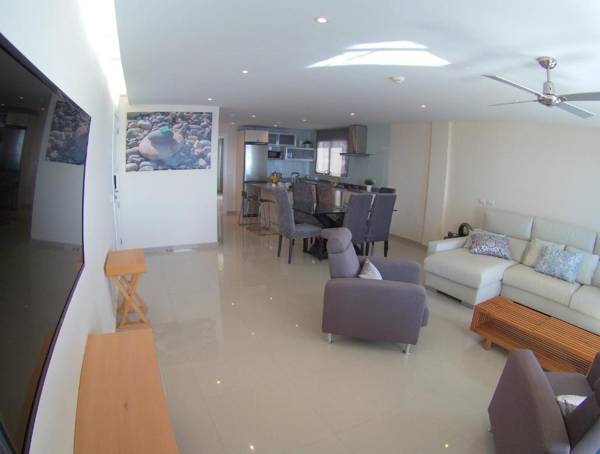 Pearly Grey Ocean Club Apartments & Suites