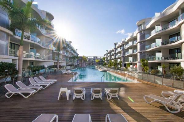 Luxury Apartment parking terrace pool.