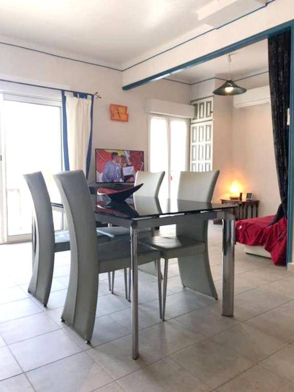 2 bedrooms appartement with enclosed garden at Empuriabrava 1 km away from the beach