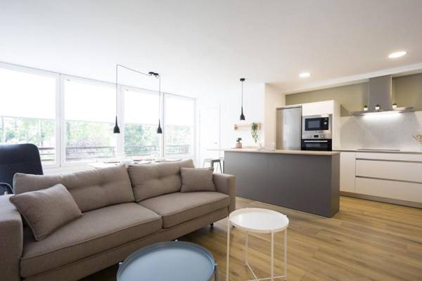 OLABIDE 2 by Smiling Rentals