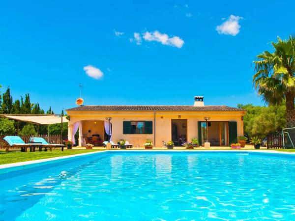 Villa Can Coll de Sencelles Sa Vileta pool and views