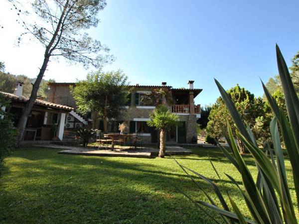 Spacious Mansion in Alaró with Swimming Pool