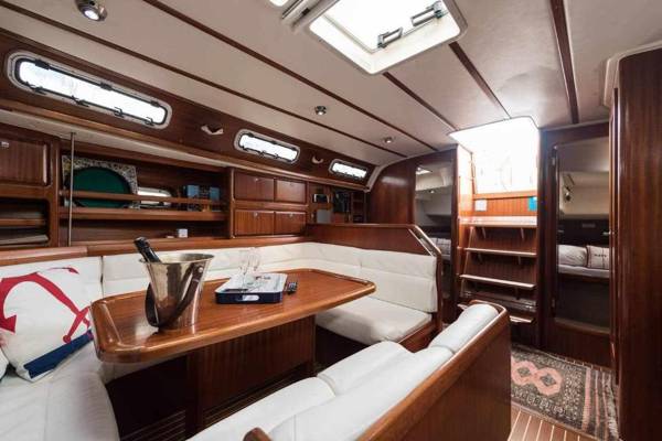 Precioso Yate en el centro del Puerto de Mogan