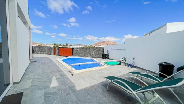 Casa Daniela Lanzarote piscina climatizada barbacoa y wifi free