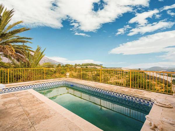 Delightful Holiday Home in Callosa d' Ensarria with Pool