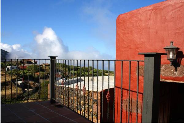 3 bedrooms house with furnished garden at Isora 5 km away from the beach