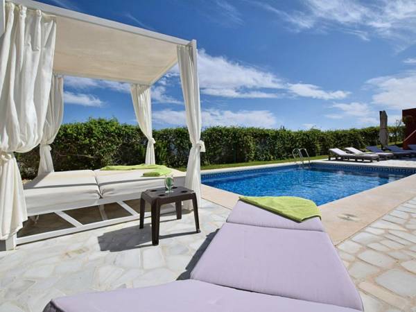 Tasteful Villa in Pinos de Alhaurin with Swimming Pool