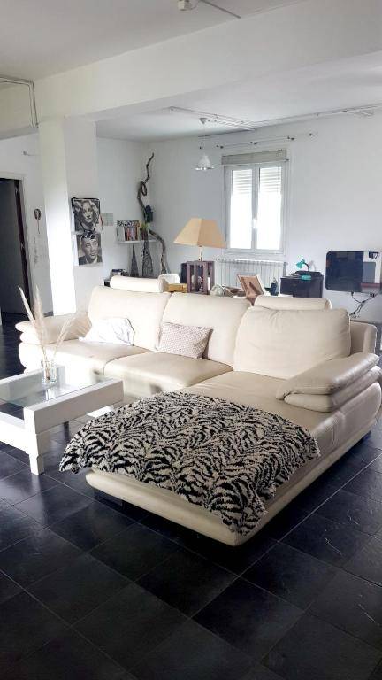 One bedroom appartement with enclosed garden and wifi at Porrino