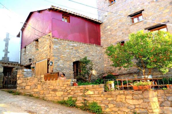 Casas de trevijano Cañon del rio leza jardin y barbacoa
