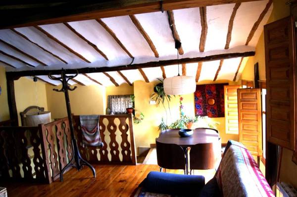 Casas de trevijano Cañon del rio leza jardin y barbacoa