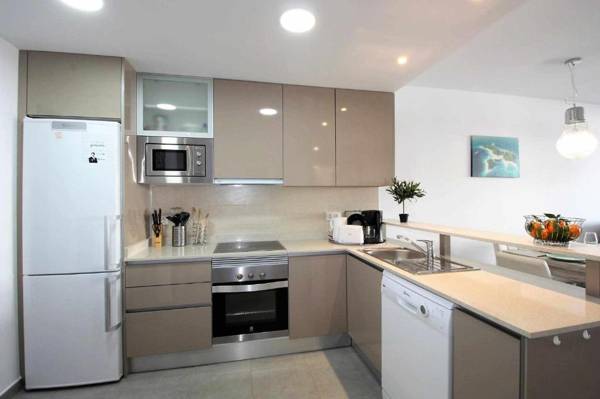 Mario apartamento cerca de la playa con balcón y piscina comunitaria