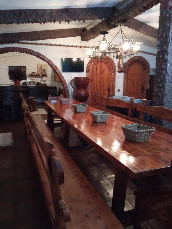 CASA TURÍSTICA Villa Carmen CON CHIMENEA AMPLIA ZONA DE JARDÍN BARBACOA PISCINA Y GARAJE