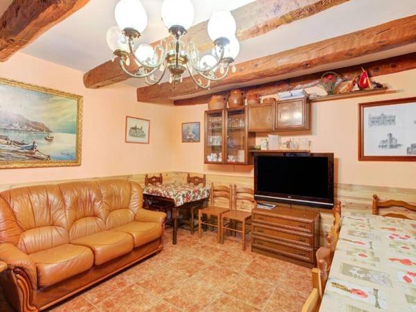 Snug Holiday Home in Valladolid with Private Pool