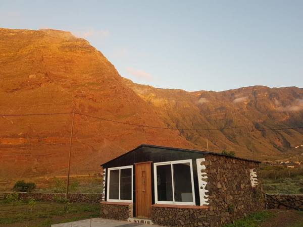 BEAUTIFUL COASTAL HOUSE ON A TRANQUIL ORGANIC FARM