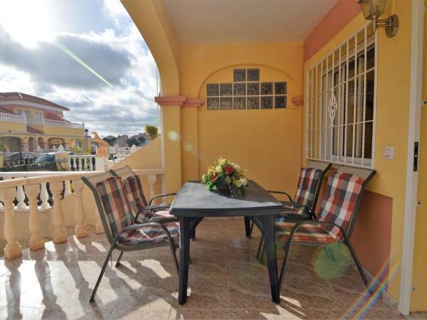 Cozy Holiday Home in Valencia with Swimming Pool