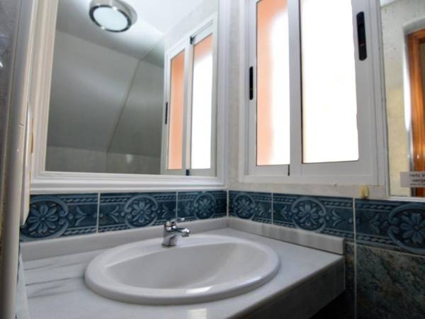 Cozy Holiday Home in Valencia with Swimming Pool