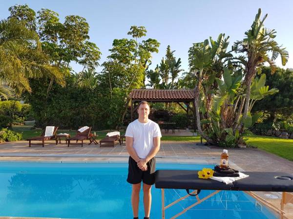 Finca El Picacho Apartments in the countryside 2 Km from the beach