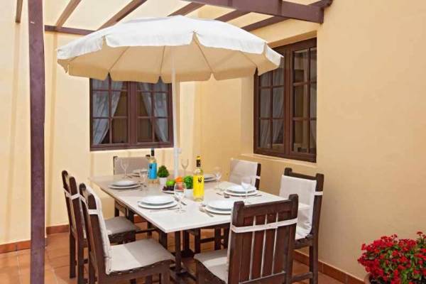 Villa Ellen - Lovely 4 bedroom villa large pool area WIFI