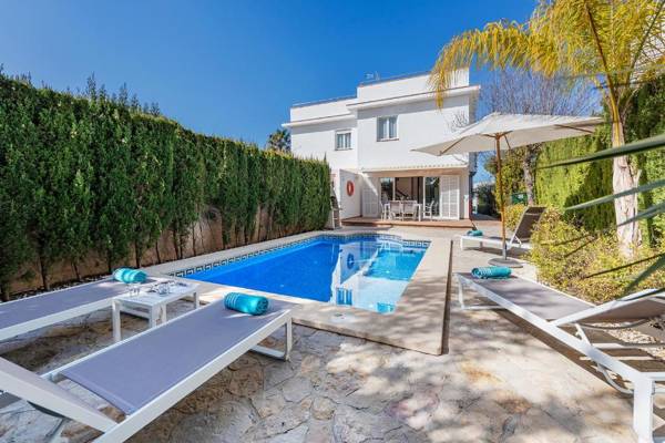 Charming semi-detached holiday home by the sea I