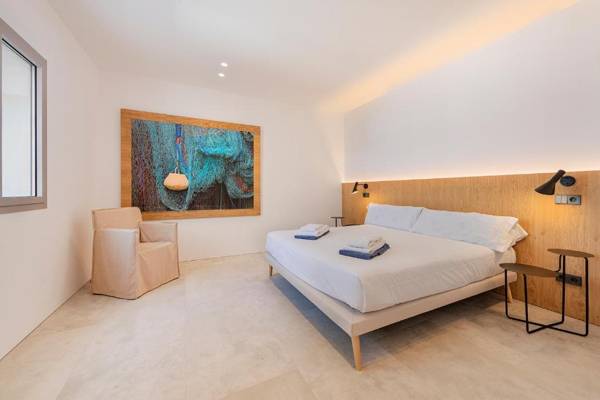 Spectacular stylish villa in front of the sea