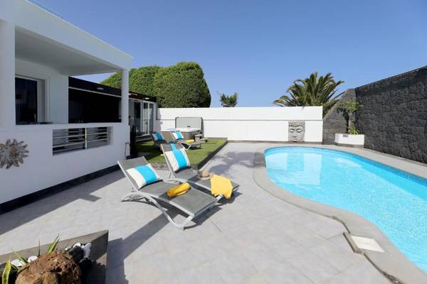 Casa Nublo - 3 Bedroom family villa - Great sea views from rooftop terrace