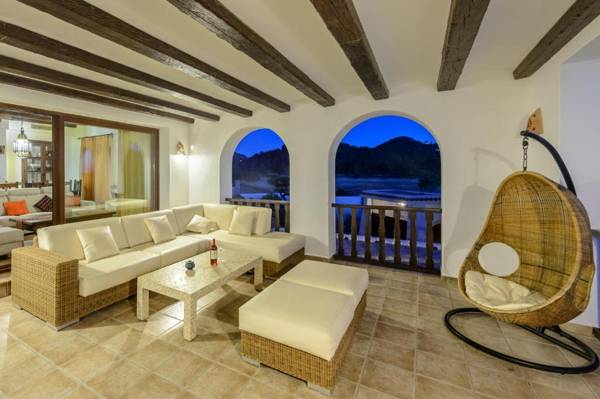 Villa Almond