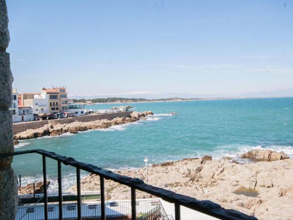 Luxury Apartment in L'Escala Catalonia with Beach nearby