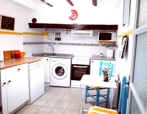 3 bedrooms house with enclosed garden and wifi at El Poyo del Cid