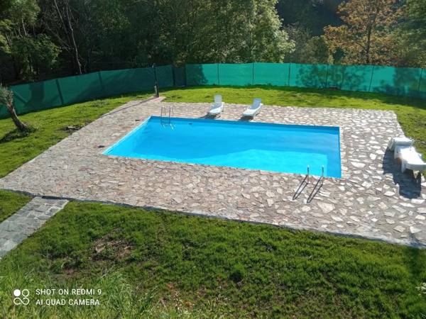 Private room with big pool in the Galician woods