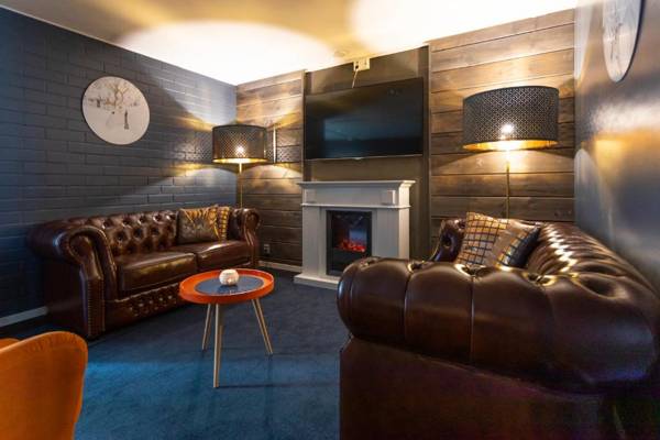 Golden Circle Suites