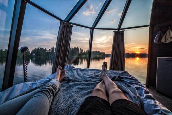 Arctic Lake Experience Oulujärvi Igloos