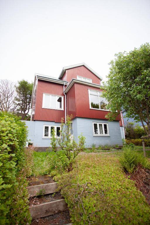 3 storey 5 bedroom 3 bathroom house in the center of Tórshavn