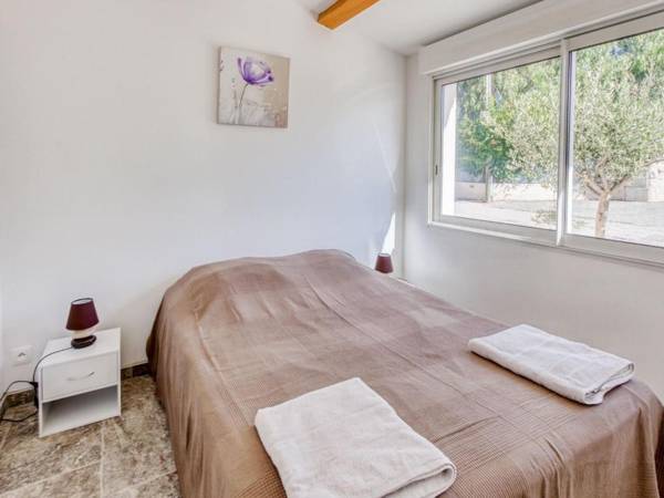 Simplistic Holiday Home in La Seyne sur Mer near Beach