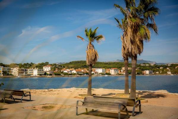 The SUNSHINE- COZY-SEA VIEW - BEACH- HOST PROVENCE