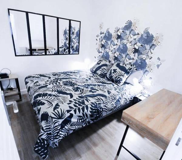 T2 Châtenaisien de la Vallée-aux-loups by Beds4Wanderlust