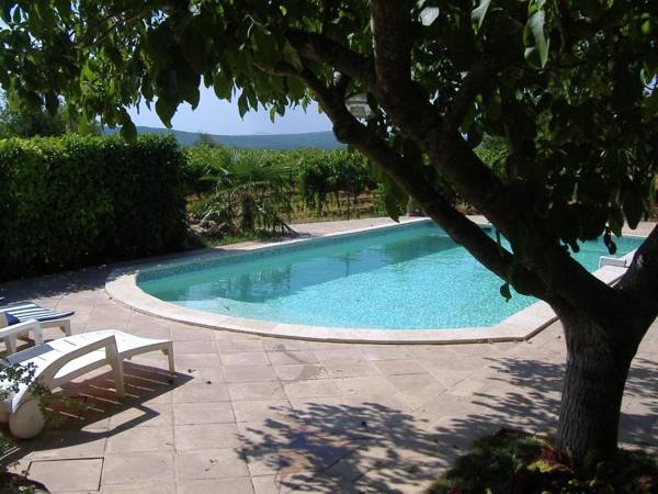 Detached holiday home near the truffle capital of Aups with a shared swimming pool