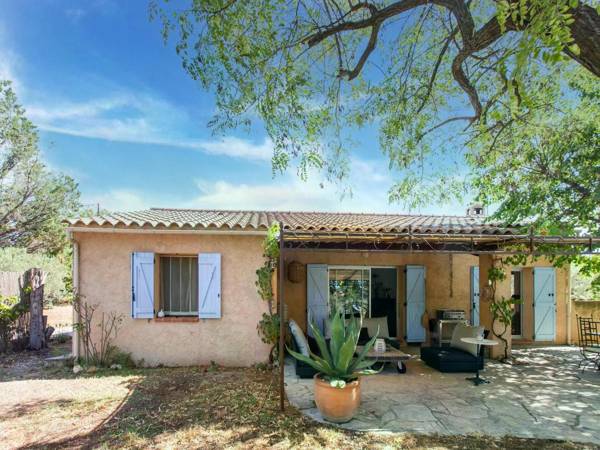 Very attractive detached villa with its own swimming pool