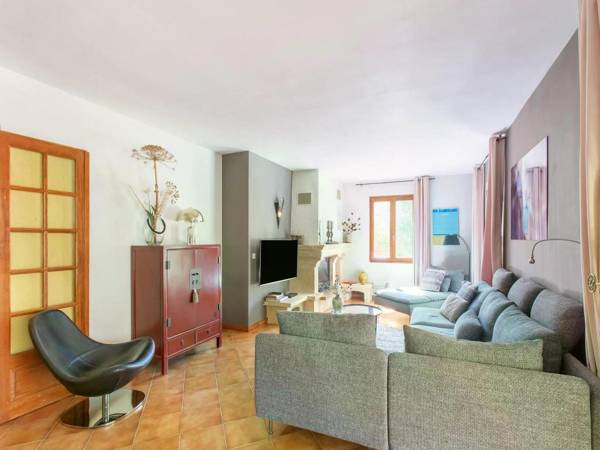 Very attractive detached villa with its own swimming pool