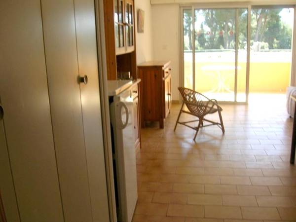 Studio a Bormes les Mimosas a 400 m de la plage avec jardin clos et wifi