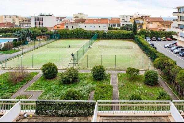 Charming studio between beach and port