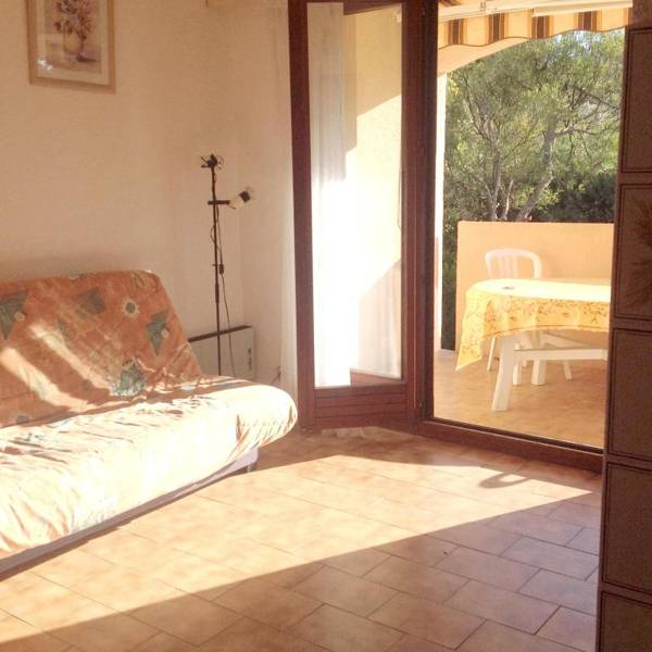 Appartement de 2 chambres a Cavalaire sur Mer a 400 m de la plage avec vue sur la ville et balcon