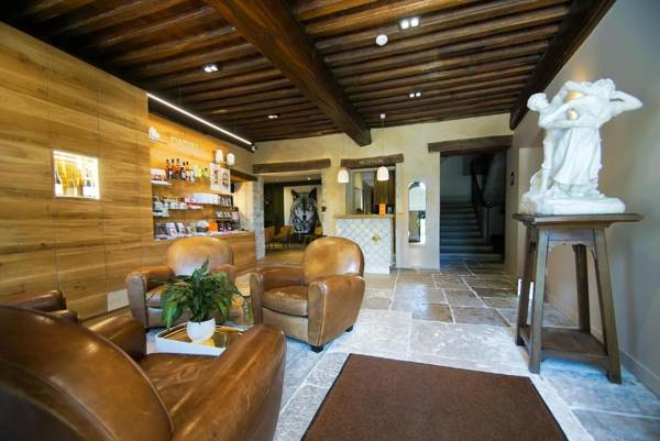 Castel de Très Girard - Les Collectionneurs