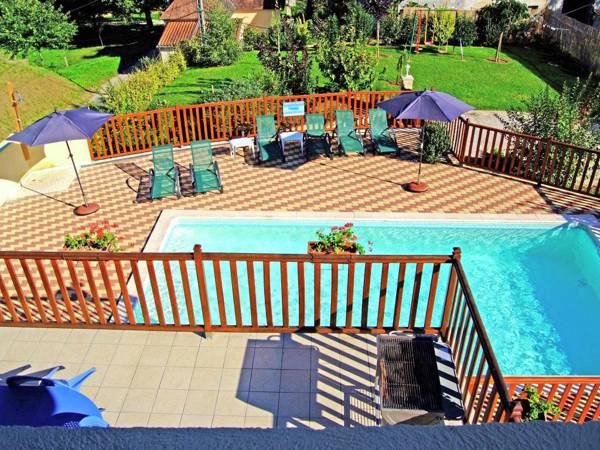 Holiday home right on the river bank with private swimming pool in Saint-Julien-de-Lampon