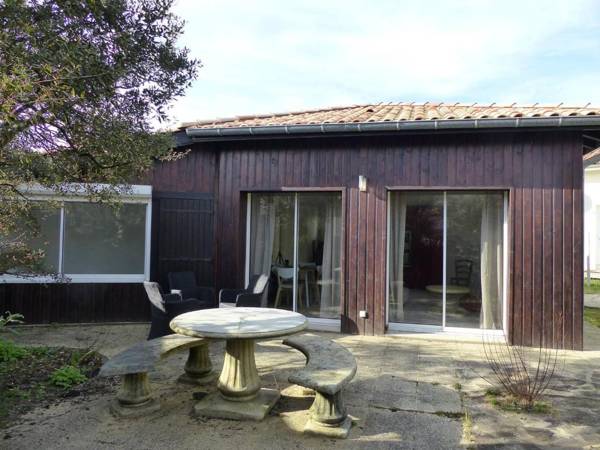 HOSSEGOR PLAGE- Petite villa rénovée pour 4 personnes- Wifi gratuit