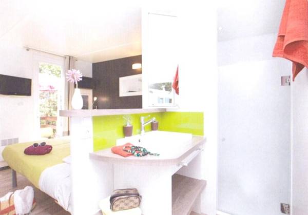 Bungalow de 2 chambres avec piscine partagee terrasse amenagee et wifi a Soulac sur Mer a 4 km de la plage